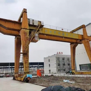 全包式門式起重機