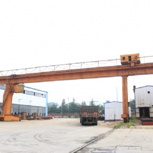 全包式門式起重機