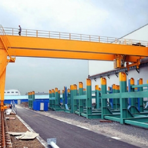 電動(dòng)雙梁半門(mén)式起重機(jī)